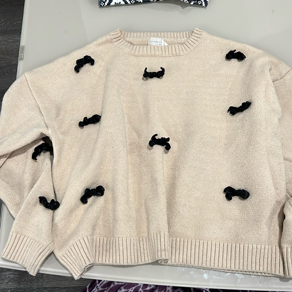 Morning Lavender Sweater with Bows - Picture 2 of 2